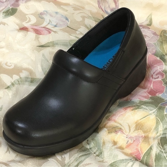 Dr. Scholl's Women’s Black Leather Dynamo Work Slip Resistant Clogs 8.5W - Picture 1 of 10